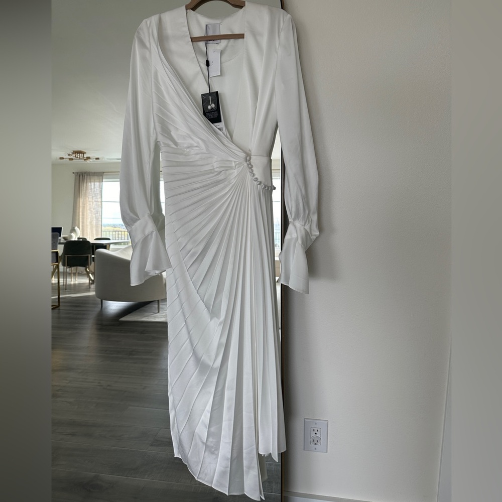 Selling brand new Acler dress, the dress was too big. - Picture 2 of 2